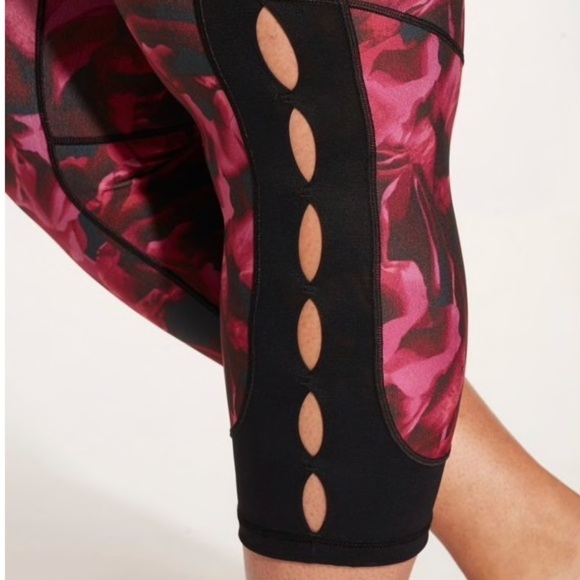 Calia floral Capri tights w mesh and calf cutouts - Picture 5 of 8